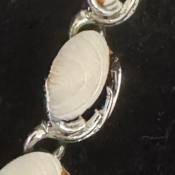 Vintage Silver-tone White Shell Necklace - Picture 2 of 7